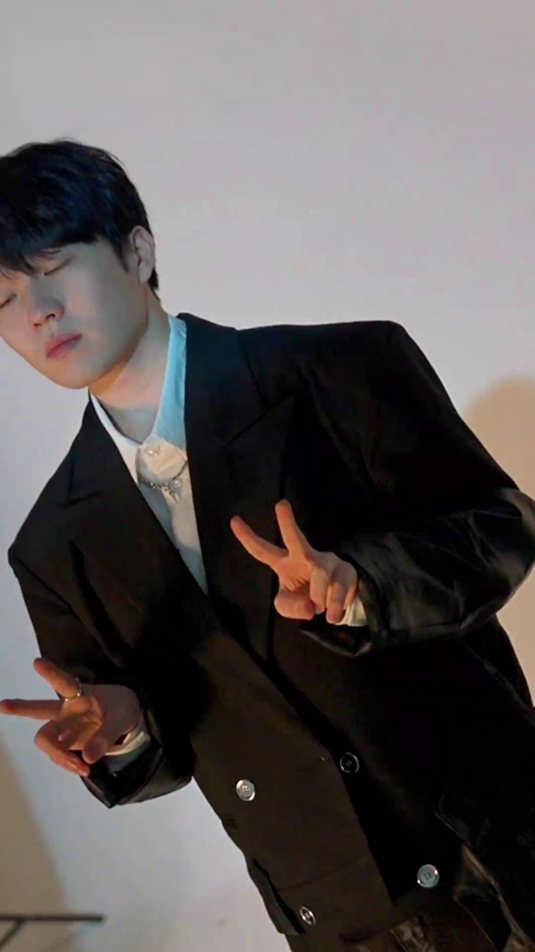 Rookie在切尔西比赛中大比分获胜，战术调整引发热议！