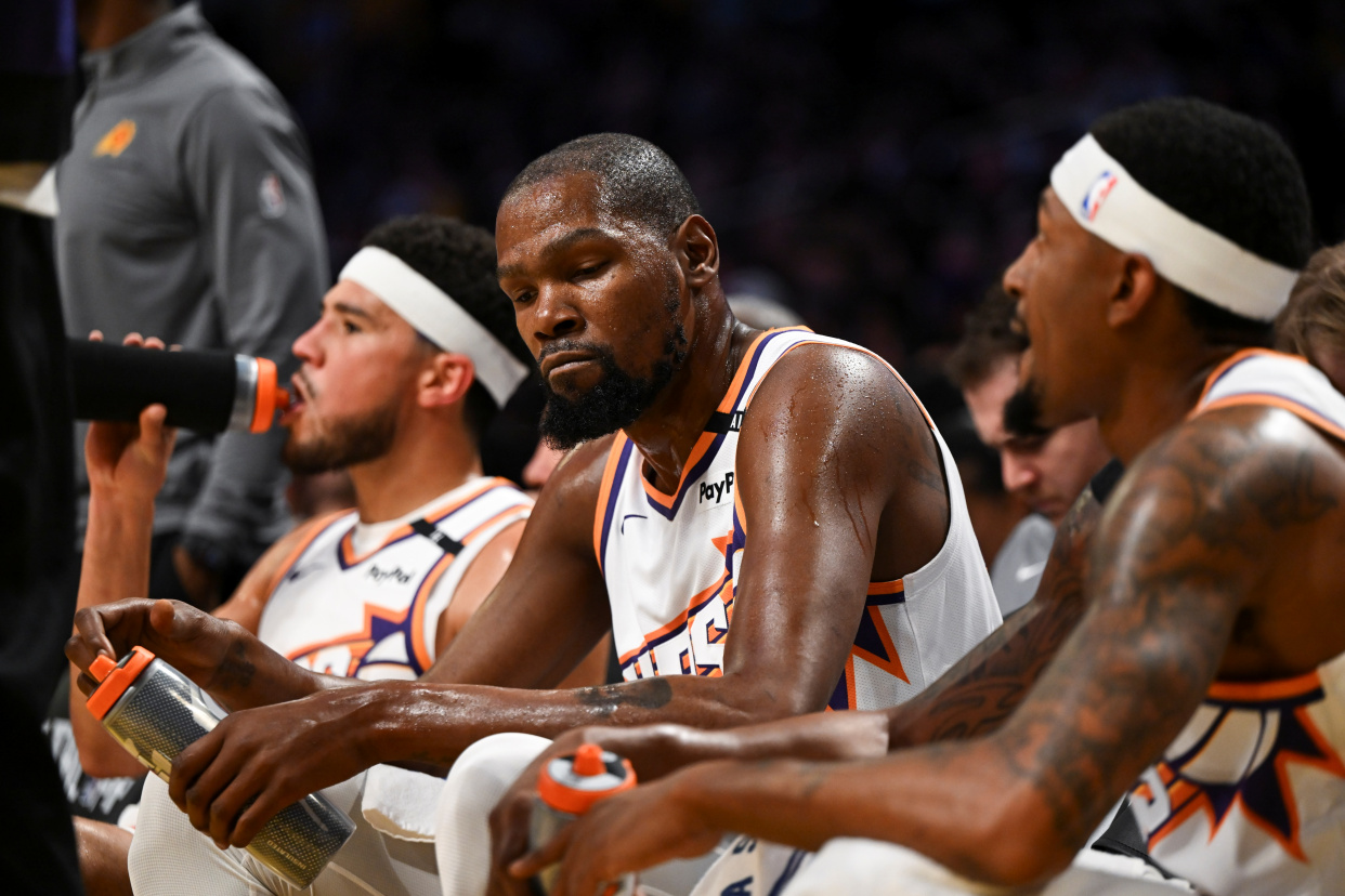 开云(中国)官方网站包含训练课后NBA季后赛焦点战，迈阿密热火完成临场应变，更衣室稳定，细节决定成败的词条